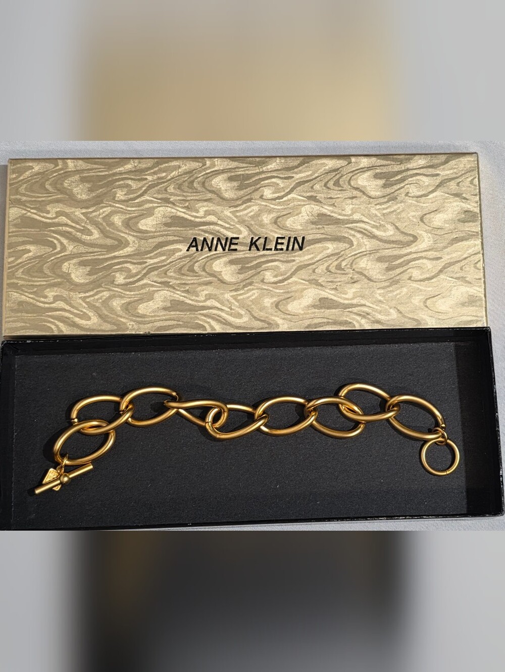 Anne Klein Vintage Gold-tone Chunky Oval Chain Link Toggle Bracelet W/box